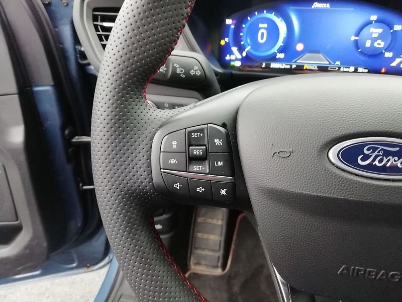 Ford Kuga Plug-In Hybrid ST-Line X - fotka 9 z 20