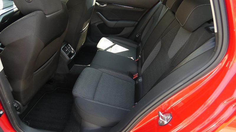 Škoda Octavia Combi 2,0 TDI Ambition - fotka 20 z 23
