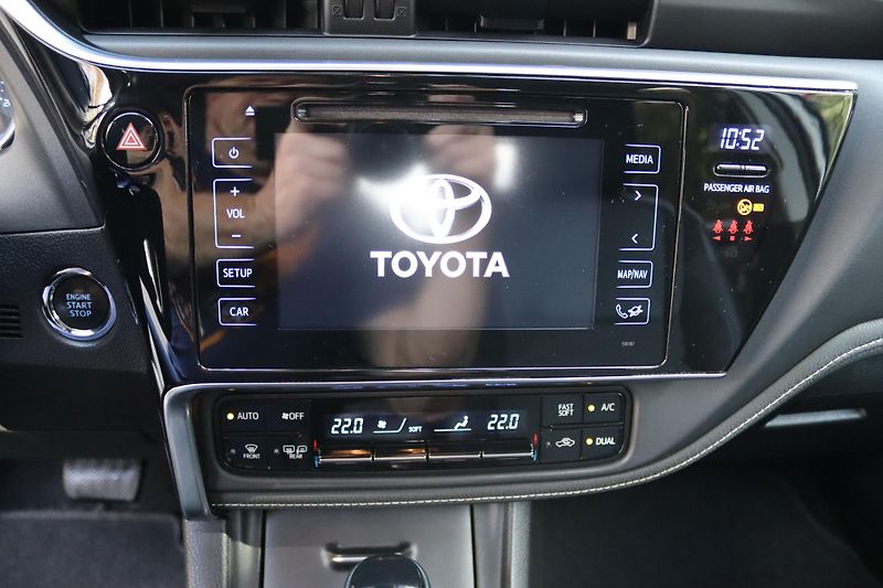 Toyota Corolla (2018) Toyota Corolla Sedan 1.6 - fotka 37 z 60