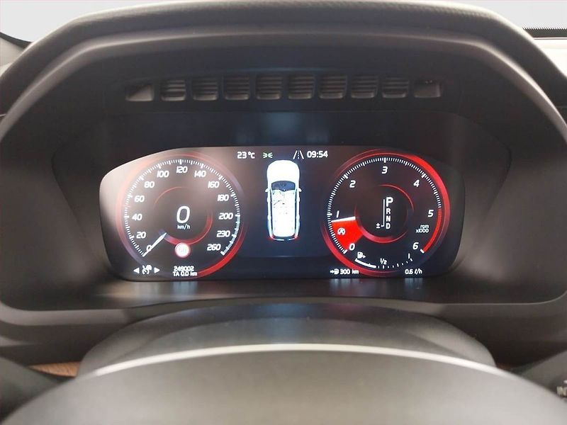 Volvo XC90 (2017) D5 AWD - fotka 11 z 23