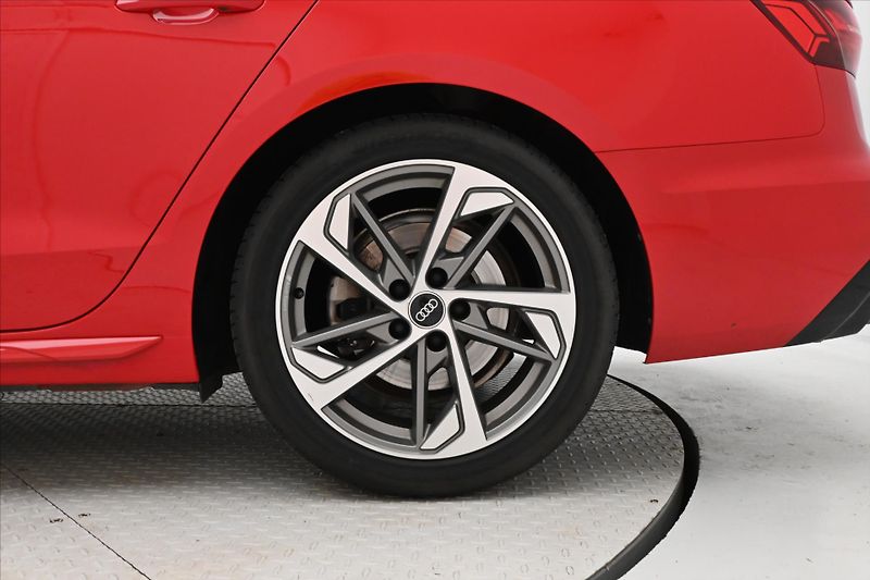 Audi A4 2,0 40TDI 150kW QUATTRO S-LINE - fotka 33 z 33