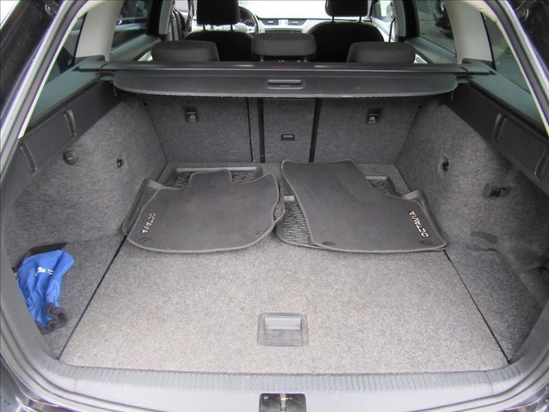 Škoda Octavia 2,0 TDI 110kW DSG Combi - fotka 29 z 31