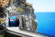 Amalfi Coast drive je podle některých nejkrásnější a zároveň nejnapínavější vyhlídková cesta na světě.