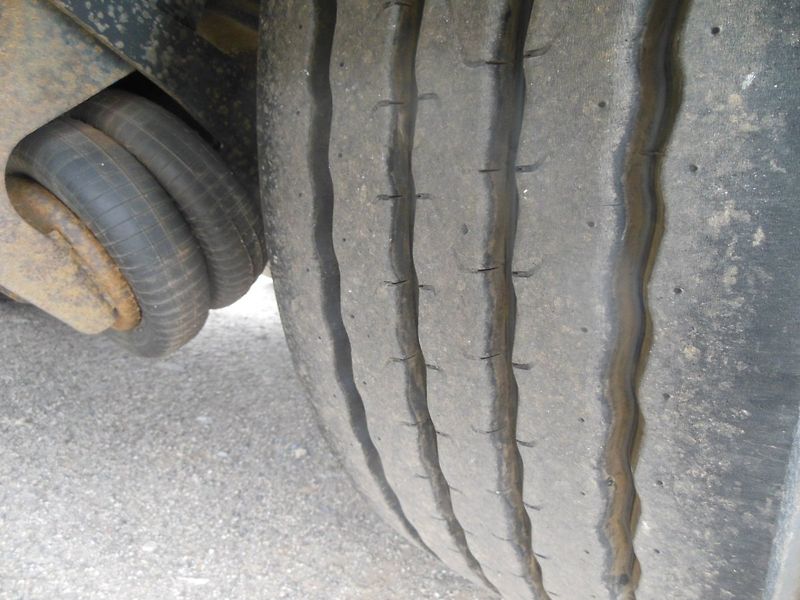 Schmitz SCS 24/L, Zvedací náprava - fotka 6 z 19