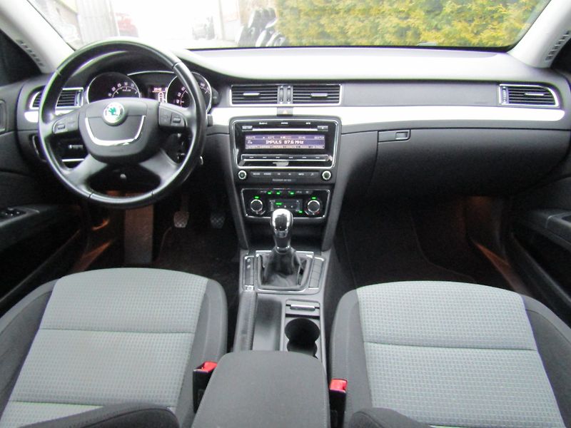 Škoda Superb (2011) 1.6 TDI 77kW - fotka 15 z 45