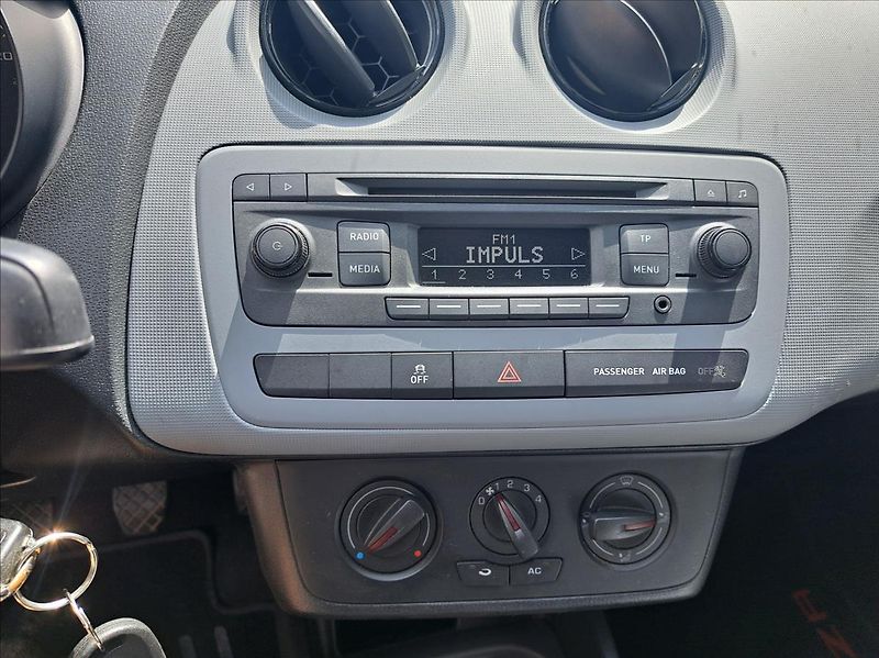 Seat Ibiza 1,2 i - fotka 21 z 41