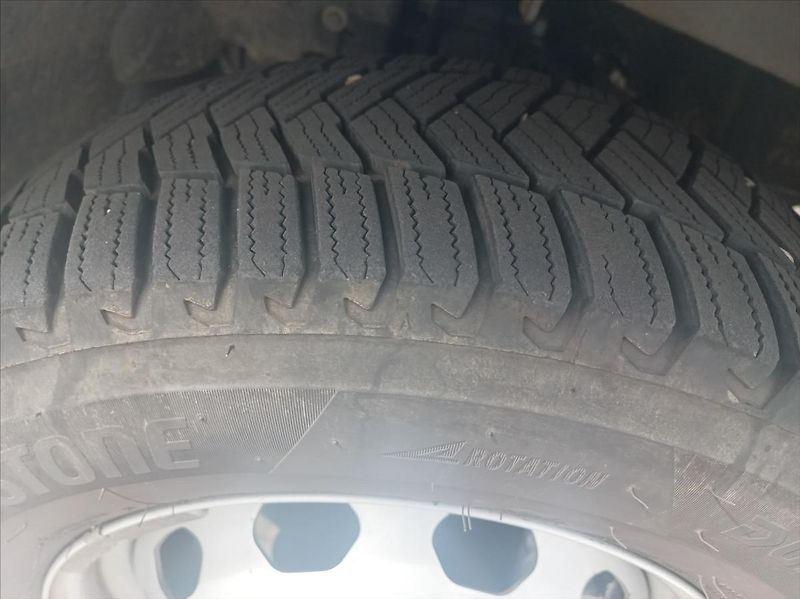 Iveco Daily 2,3   35S16A8D 7 míst - fotka 19 z 22