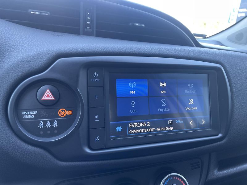 Toyota Yaris ACT. TREND Y20 1.5 VVT-i 82 kW - fotka 15 z 23