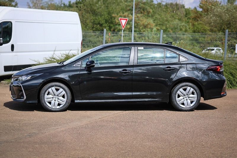 Toyota Corolla Sedan Active - fotka 7 z 22