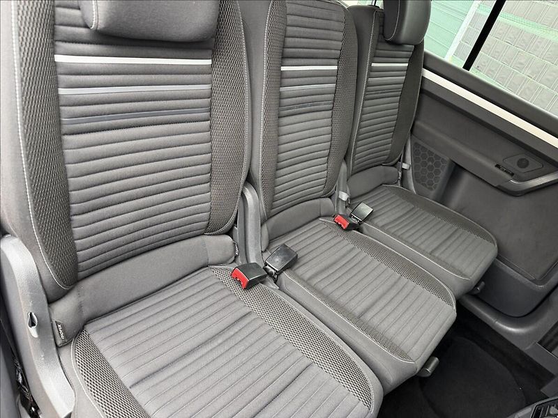 Volkswagen Touran 2.0 TDI Cup - fotka 18 z 19