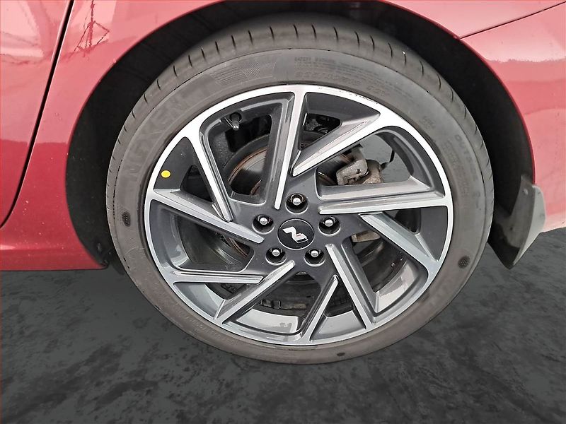 Hyundai i30 (2023) N-Line 1.5 T-GDI MHEV - fotka 15 z 18
