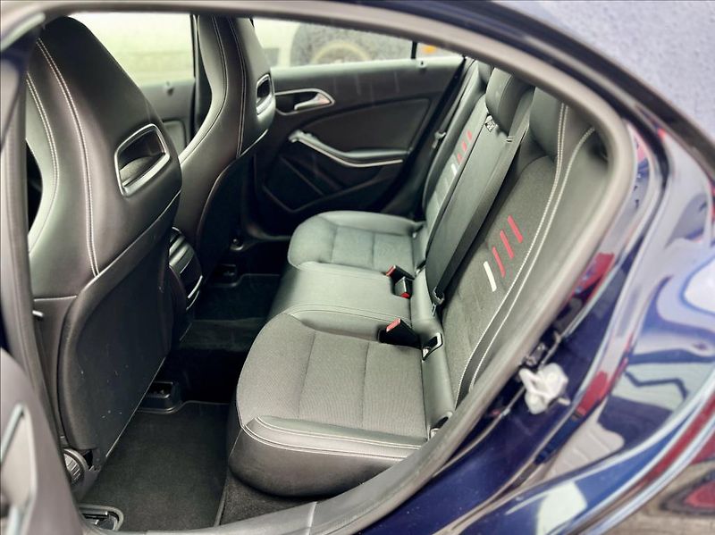 Mercedes-Benz Třídy A 180 d Sport automat - fotka 13 z 45