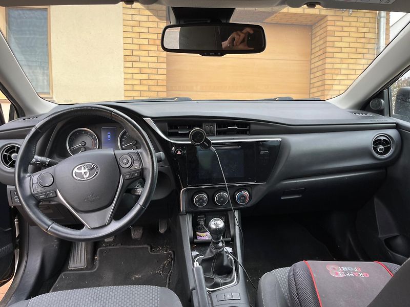 Toyota Corolla (2018) 1.6 /97kW - fotka 3 z 7