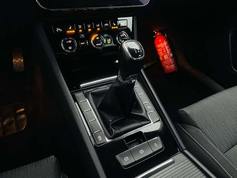 Škoda Superb 1.4TSI 1.MAJITEL KAMERA VÝHŘEV - fotka 38 z 48
