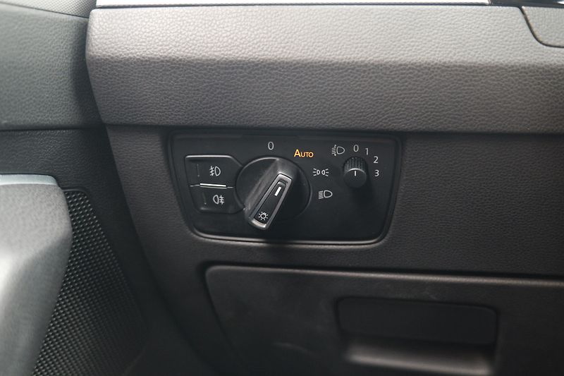 Volkswagen Passat 2.0 TDI 110 kW DCC BLIS ACC Ta - fotka 20 z 34