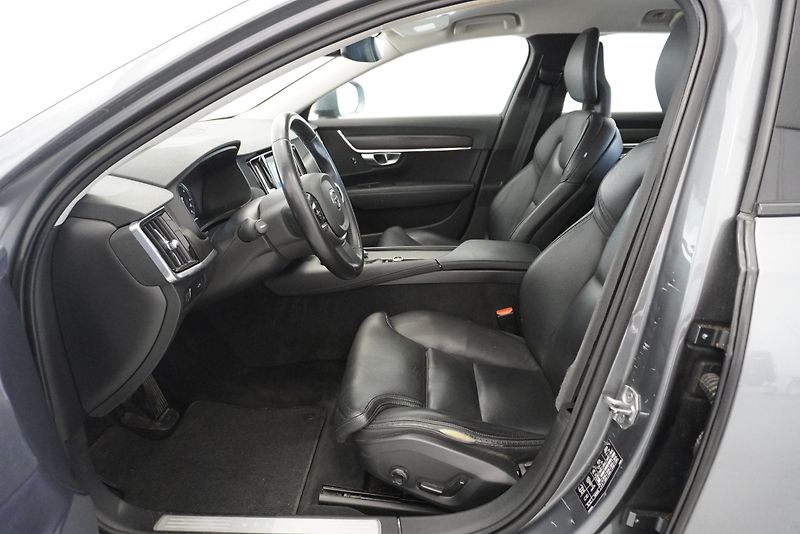 Volvo V60 CROSS COUNTRY  2,0 D4 AWD AUT. - fotka 11 z 29