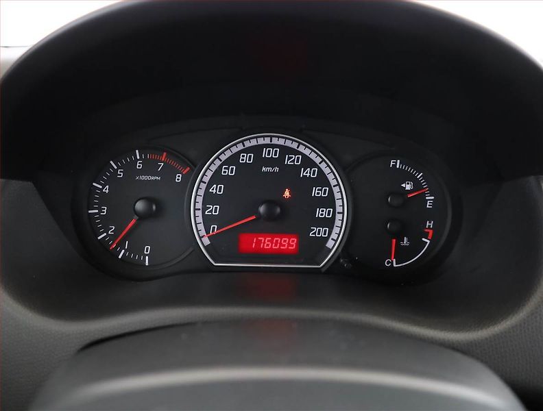 Suzuki Swift (2005) 1.3, po STK, jezdí výborně - fotka 9 z 13
