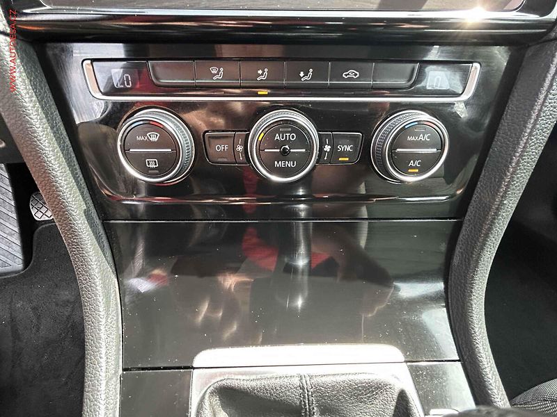 Volkswagen Golf (2018) 1.5 TSI, Highline, +pneu - fotka 15 z 20