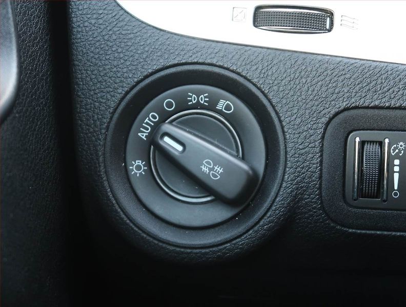 Fiat Freemont (2012) 2.0 MultiJet, 7 míst, Tempomat - fotka 16 z 19