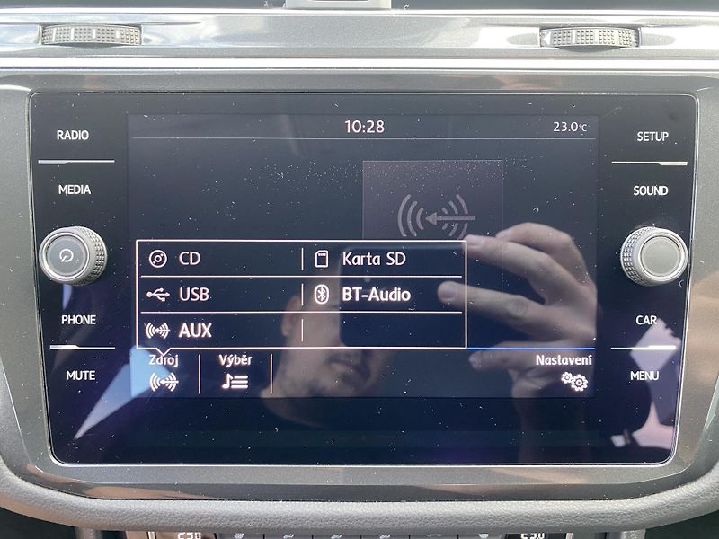 Volkswagen Tiguan 1.4 TSI 92kW -1xMAJ.-ALU-TAŽNÉ - fotka 21 z 46