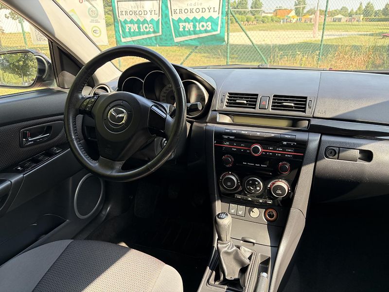 Mazda 3 1.6 Sport  - fotka 25 z 30