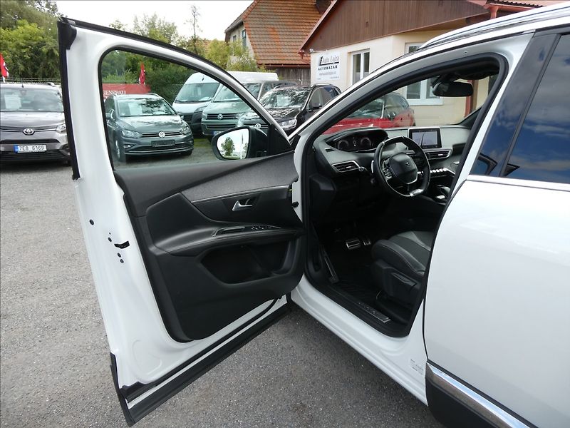 Peugeot 5008 1,6 133kW GT-line AT8,7.míst,D - fotka 20 z 50