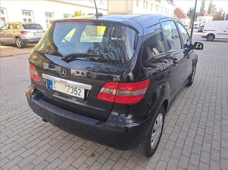 Mercedes-Benz Třídy B B180 i   1,7 - fotka 9 z 35