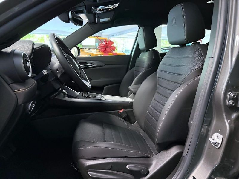 Alfa Romeo Tonale (2024) 1.3 T Plug-in Hybrid 280k Q4 4 - fotka 7 z 19