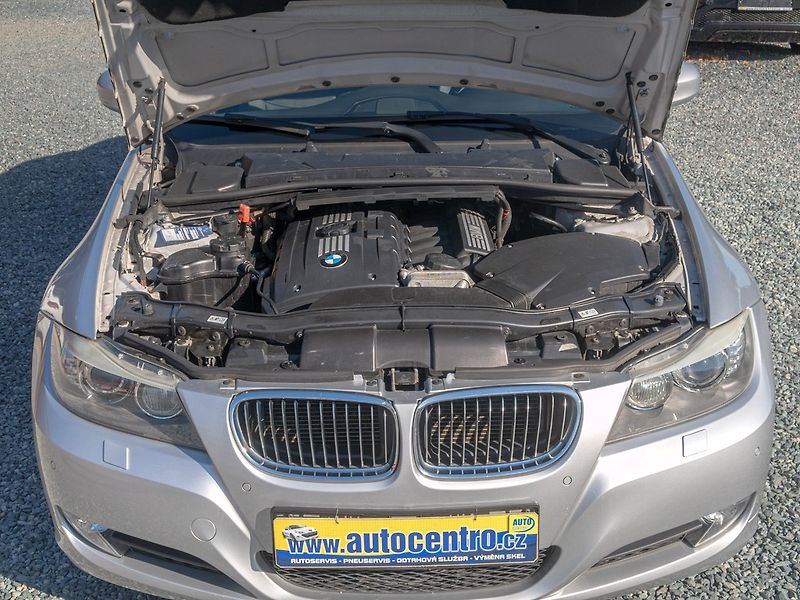 BMW Řada 3 (2011) 325i 160KW mat HK – NAVIGACE - fotka 45 z 52
