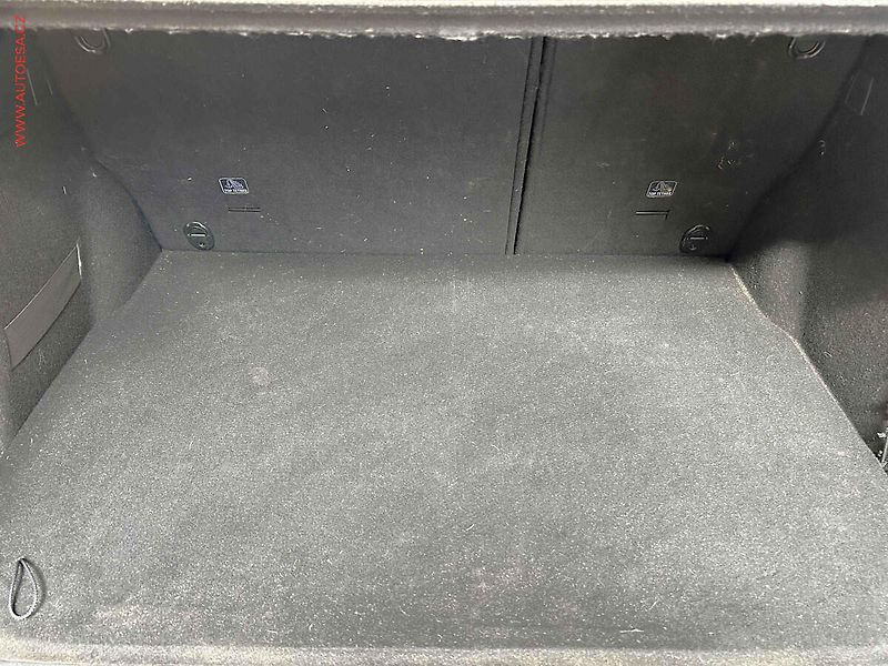 Peugeot 2008 (2019) 1.2 PT, Crossway, navi, panor - fotka 7 z 16