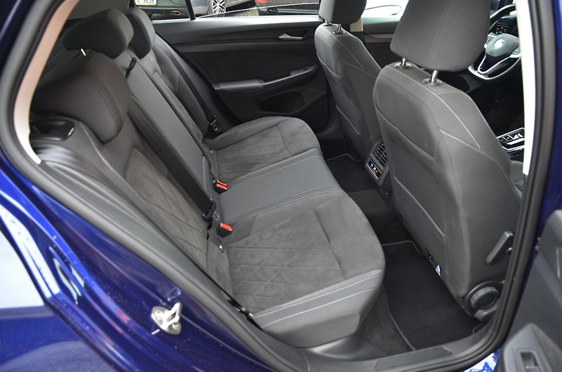 Volkswagen Golf (2022) 2.0 TSi 140kW DSG Style iQ-LED - fotka 17 z 50
