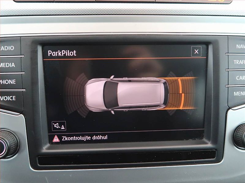 Volkswagen Passat (2015) Comfortline 2.0 TDI, Automat - fotka 13 z 14