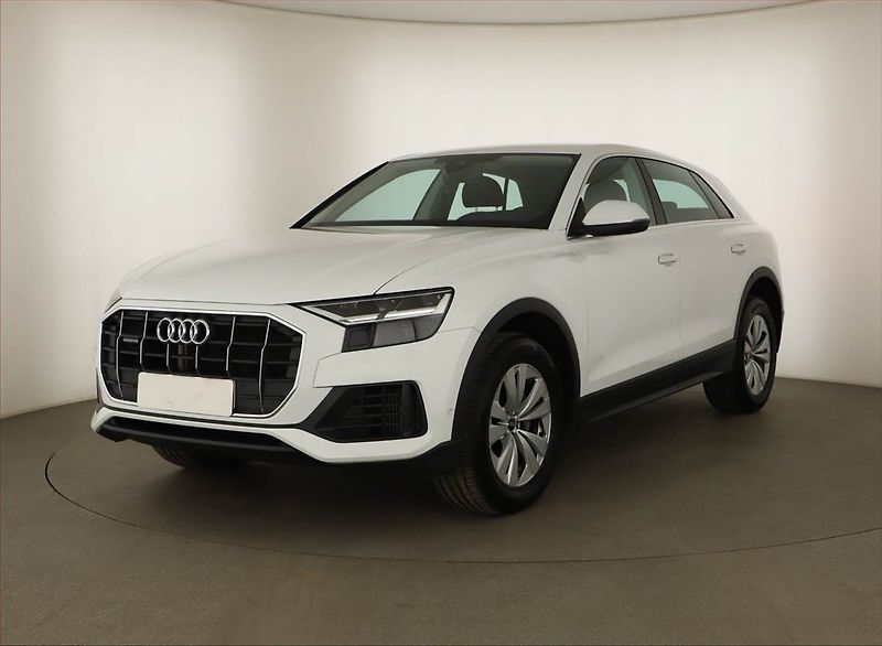Audi Q8 (2023) 55 TFSI, Výhřev, Kamera - fotka 2 z 29