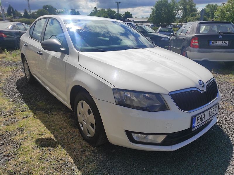 Škoda Octavia 1.6 TDI 66kW Active - fotka 7 z 22
