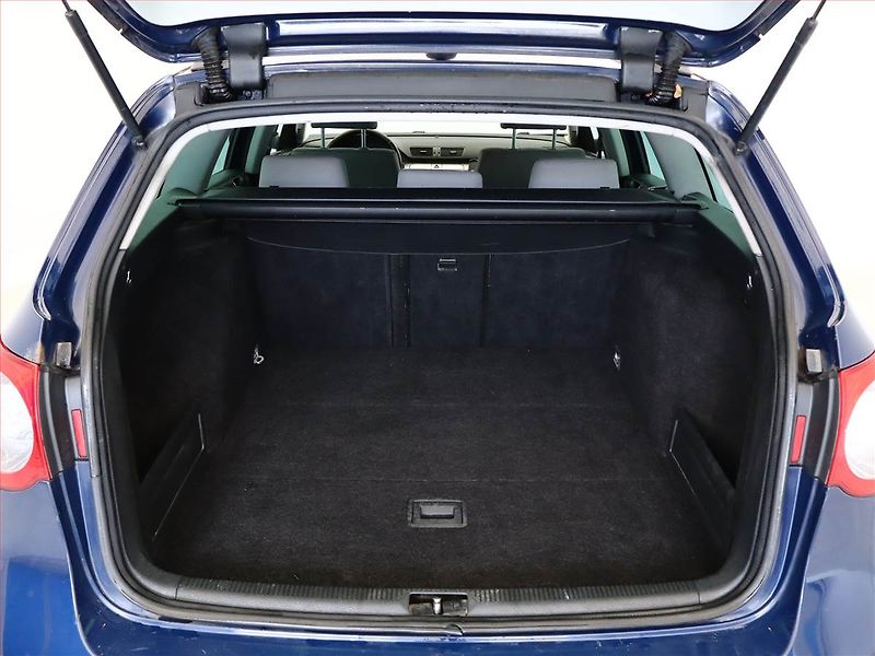 Volkswagen Passat (2009) 1.9 TDI, po STK, Tažné - fotka 11 z 15