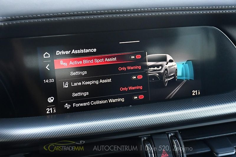 Alfa Romeo Stelvio 2.0 Turbo 16V 206kW Veloce AT8 - fotka 32 z 45