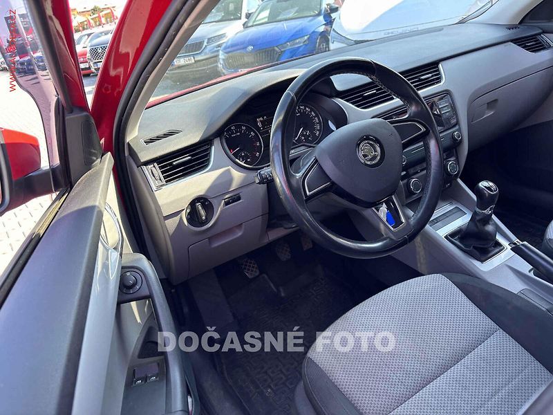 Škoda Octavia (2015) 1.2TSI, ČR, AC, výhřev sed - fotka 3 z 3