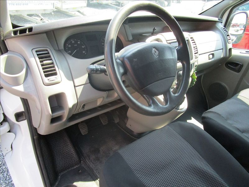 Renault Trafic 2.0dCi 115 Passenger, 9 míst - fotka 11 z 41
