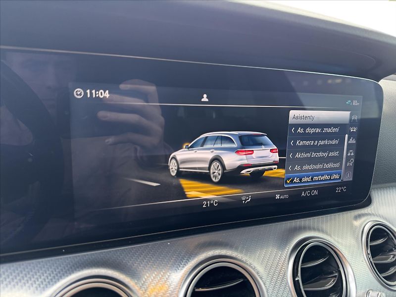 Mercedes-Benz Třídy E E 220d 4M All-terrain - fotka 14 z 33
