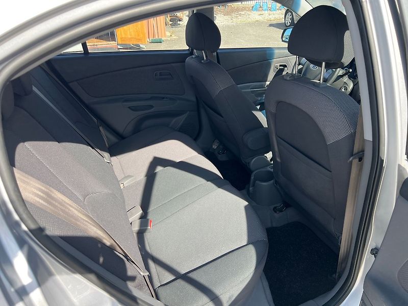 Kia Rio 1.4 16V - fotka 14 z 16