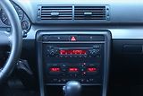 Audi A4 (2006) 2.0 TDI, Automat, Tempomat - náhled 12