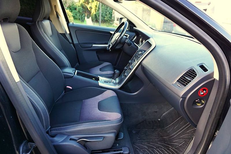 Volvo XC60 (2012) 2,0 D3 120 kW - fotka 15 z 35