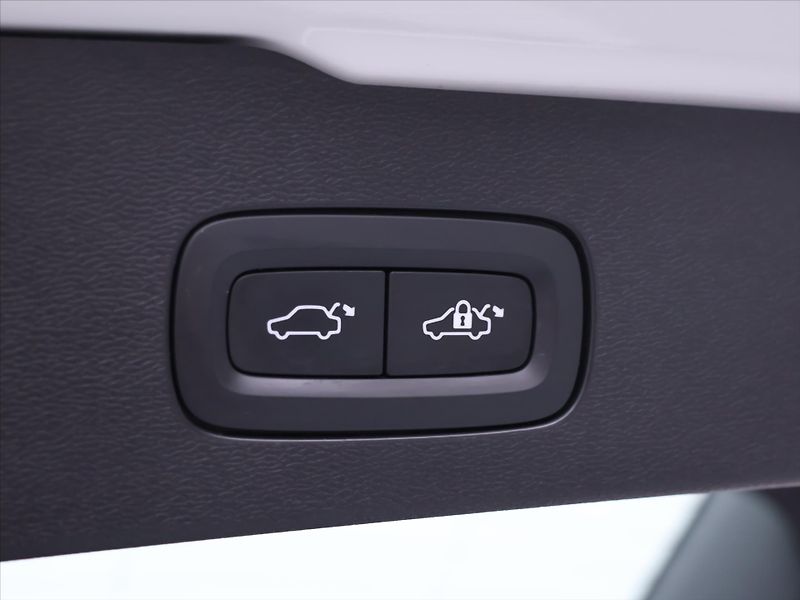 Volvo V60 2,0 B5 AWD Momentum Pro AT DPH - fotka 10 z 29