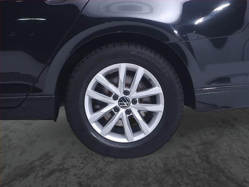 Volkswagen Passat (2021) Business 2.0 TDI, Automat - fotka 15 z 21
