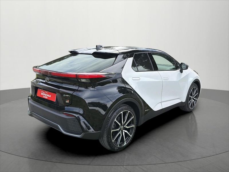 Toyota C-HR 2,0 Hybrid E-CVT AWD GR Sport - fotka 7 z 32