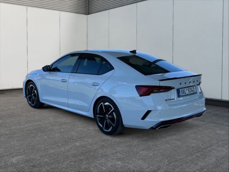 Škoda Octavia 2,0 TDI 147 RS AT - fotka 4 z 11