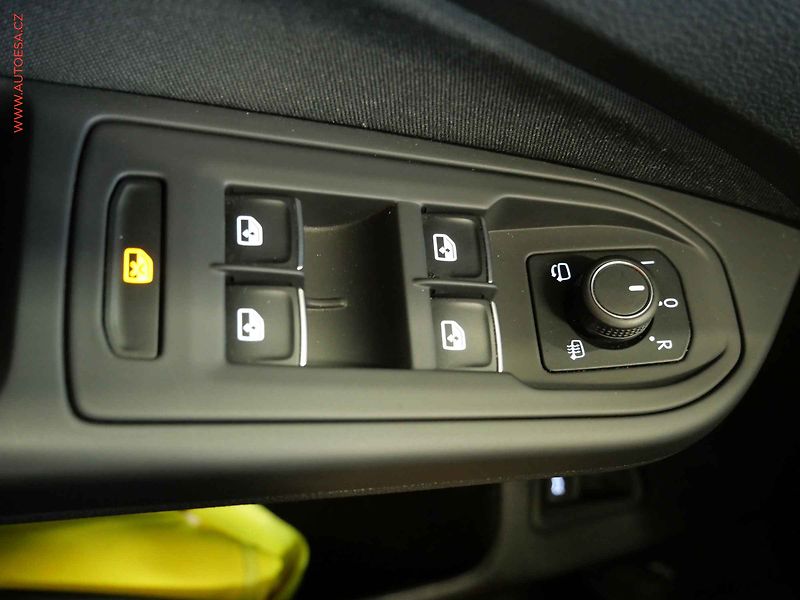 Volkswagen Golf (2021) 1.5ETSI, 2.maj,ČR, AT, navi - fotka 15 z 24