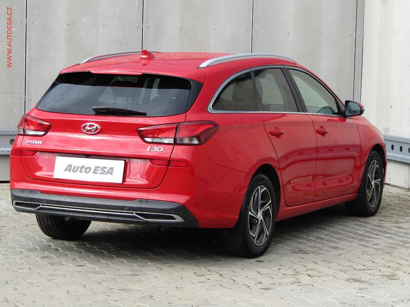 Hyundai i30 (2021) 1.0 T-GDi, 1.maj,ČR, AT - fotka 4 z 21