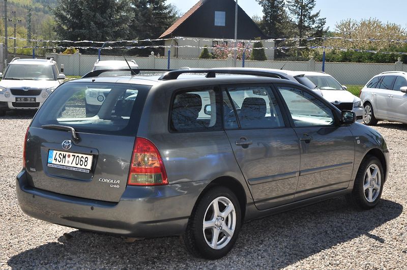 Toyota Corolla 1.4D-4D 66kW KOMBI Automat - fotka 3 z 13