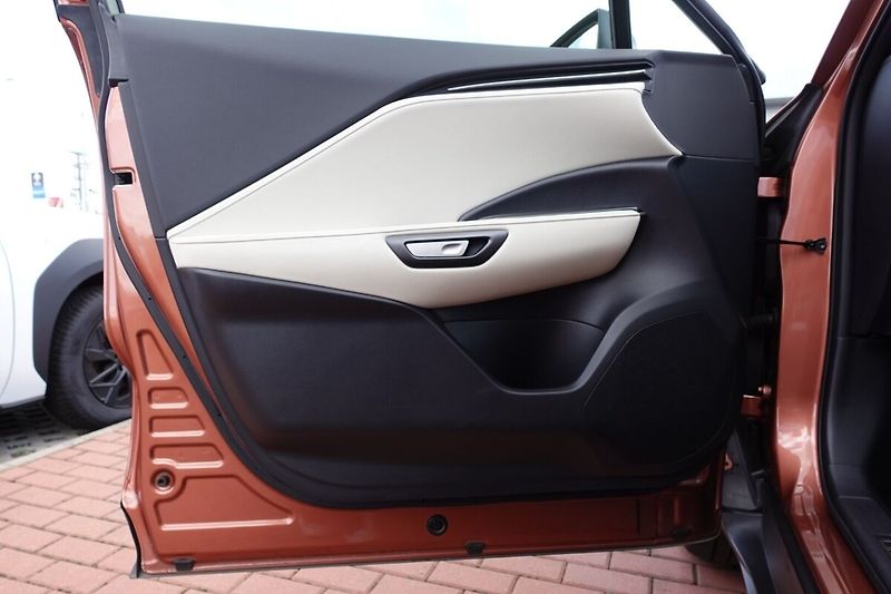 Lexus LBX 1,5 HEV Elegant Tech - fotka 10 z 35